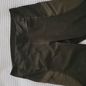 Old Navy High-Waisted Cloud+ 7/8 Leggings for Women | Large | Color: Conifer